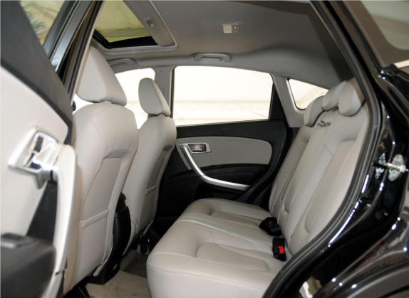 奔腾X80 2013款 2.0L 自动豪华型 车厢座椅   后排空间