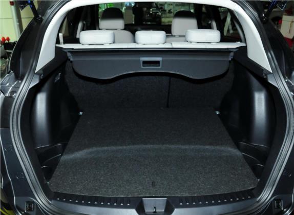 奔腾X80 2013款 2.0L 手动基本型 车厢座椅   后备厢