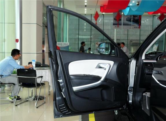 奔腾X80 2013款 2.0L 手动基本型 车厢座椅   前门板