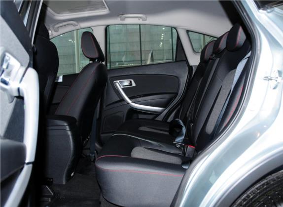 奔腾X80 2013款 2.0L 自动舒适型 车厢座椅   后排空间