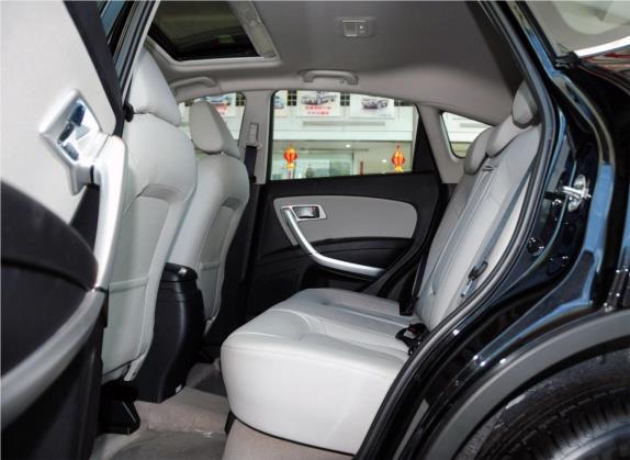 奔腾X80 2013款 2.3L 自动豪华型 车厢座椅   后排空间