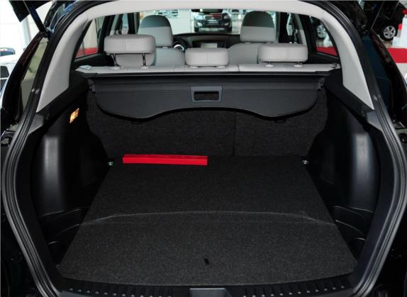 奔腾X80 2013款 2.3L 自动豪华型 车厢座椅   后备厢