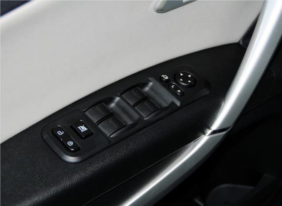 奔腾X80 2013款 2.3L 自动豪华型 车厢座椅   门窗控制