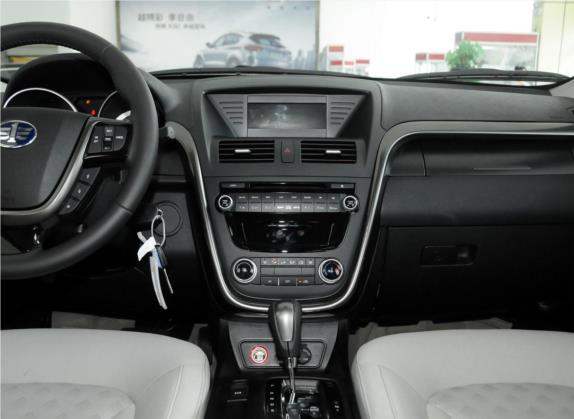 奔腾X80 2015款 2.0L 自动舒适周年纪念型 中控类   中控台
