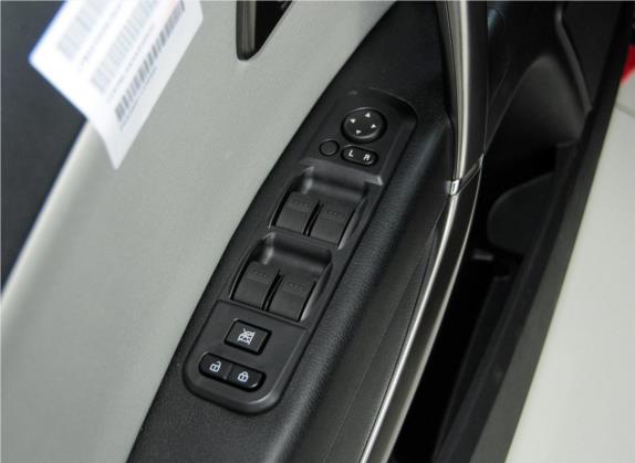 奔腾X80 2015款 2.0L 自动舒适周年纪念型 车厢座椅   门窗控制