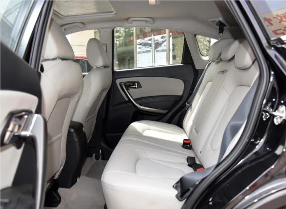 奔腾X80 2015款 1.8T 自动豪华型 车厢座椅   后排空间