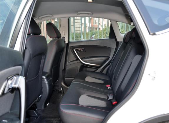 奔腾X80 2015款 2.0L 手动基本型 车厢座椅   后排空间
