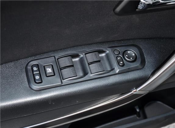 奔腾X80 2015款 2.0L 手动基本型 车厢座椅   门窗控制