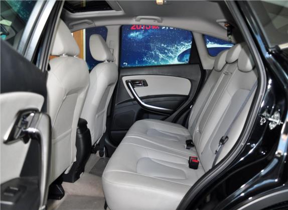 奔腾X80 2015款 2.0L 手动豪华型 车厢座椅   后排空间