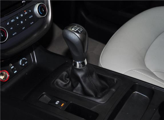 奔腾X80 2015款 2.0L 手动豪华型 中控类   挡把