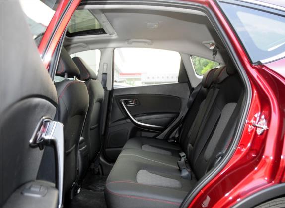 奔腾X80 2015款 2.0L 自动舒适型 车厢座椅   后排空间