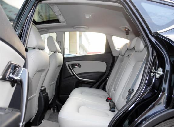 奔腾X80 2015款 2.0L 自动豪华型 车厢座椅   后排空间