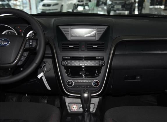 奔腾X80 2015款 2.0L 手动舒适两周年纪念型 中控类   中控台