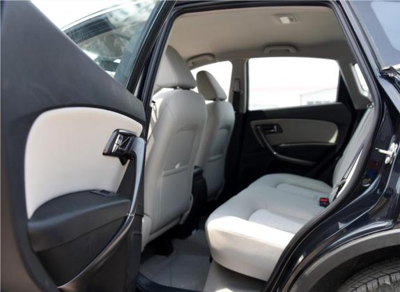奔腾X80 2016款 2.0L 手动基本型 车厢座椅   后排空间
