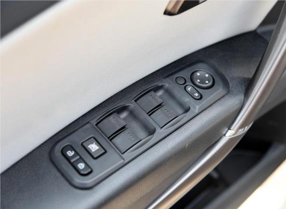 奔腾X80 2016款 2.0L 手动基本型 车厢座椅   门窗控制