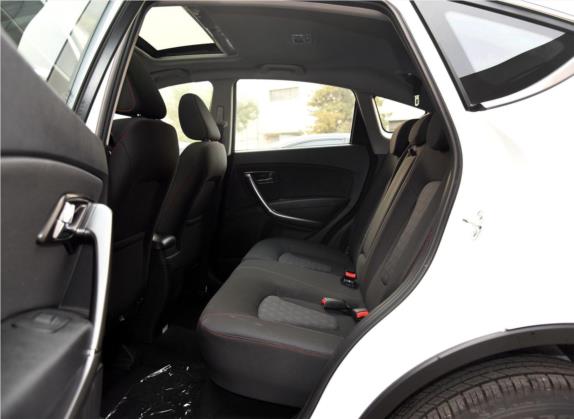奔腾X80 2016款 2.0L 自动舒适型 车厢座椅   后排空间