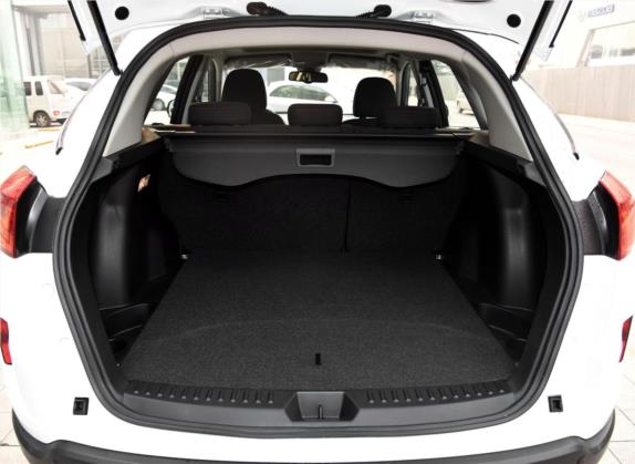 奔腾X80 2016款 2.0L 自动舒适型 车厢座椅   后备厢