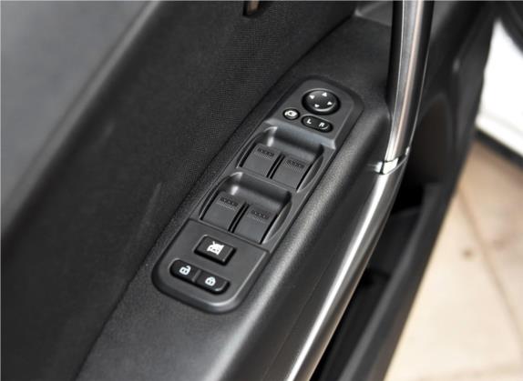 奔腾X80 2016款 2.0L 自动舒适型 车厢座椅   门窗控制