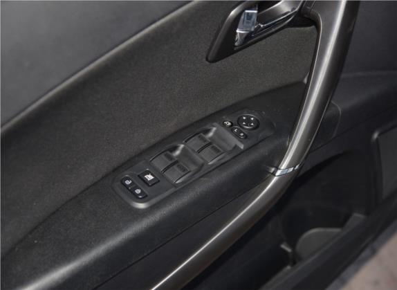 奔腾X80 2016款 1.8T 自动舒适型 车厢座椅   门窗控制