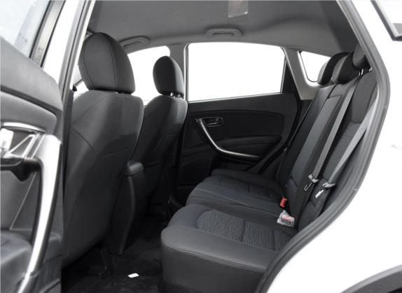 奔腾X80 2017款 2.0L 手动基本型 车厢座椅   后排空间