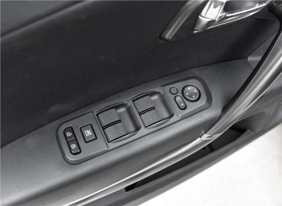奔腾X80 2017款 2.0L 手动基本型 车厢座椅   门窗控制