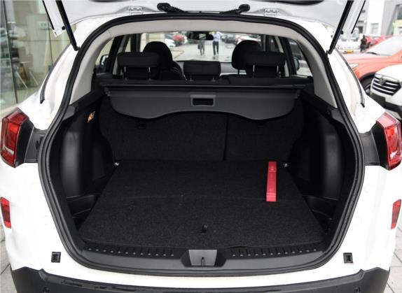 奔腾X80 2017款 2.0L 自动技术型 车厢座椅   后备厢