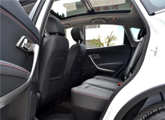 奔腾X80 2018款 Live版 2.0L 自动舒适型 车厢座椅   后排空间