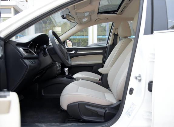 奔腾B30 2016款 1.6L 自动尊贵型 车厢座椅   前排空间
