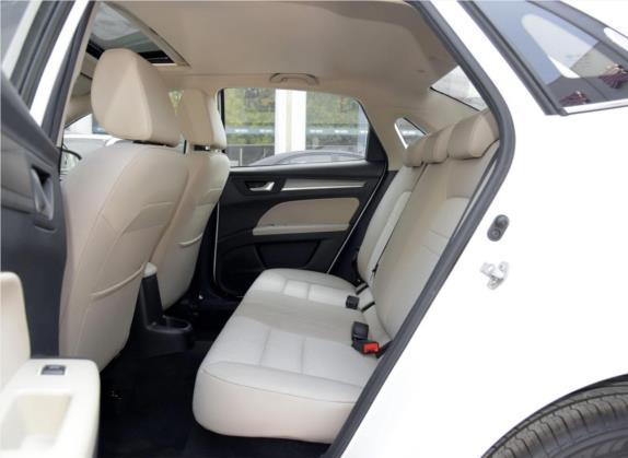 奔腾B30 2016款 1.6L 自动尊贵型 车厢座椅   后排空间