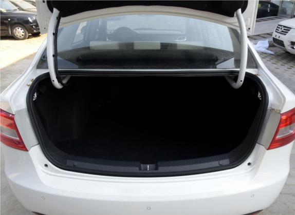 奔腾B30 2016款 1.6L 自动尊贵型 车厢座椅   后备厢