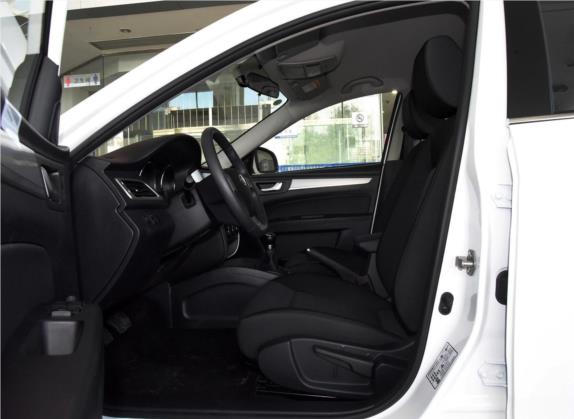 奔腾B30 2016款 1.6L 手动舒适型 车厢座椅   前排空间