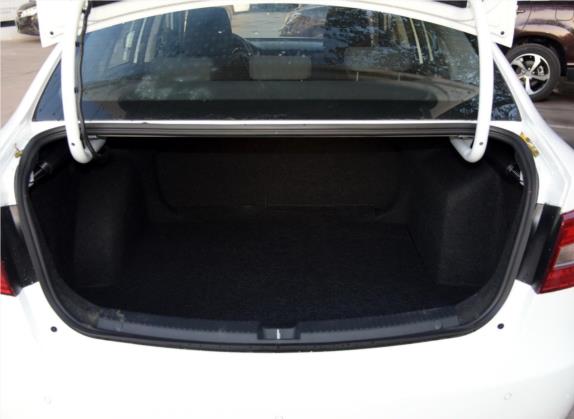 奔腾B30 2016款 1.6L 手动豪华型 车厢座椅   后备厢
