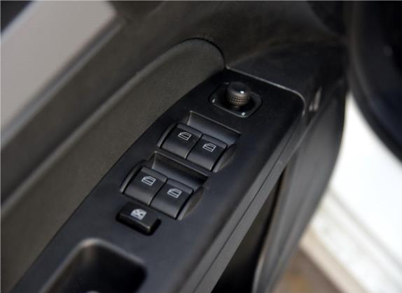 奔腾B30 2016款 1.6L 手动豪华型 车厢座椅   门窗控制