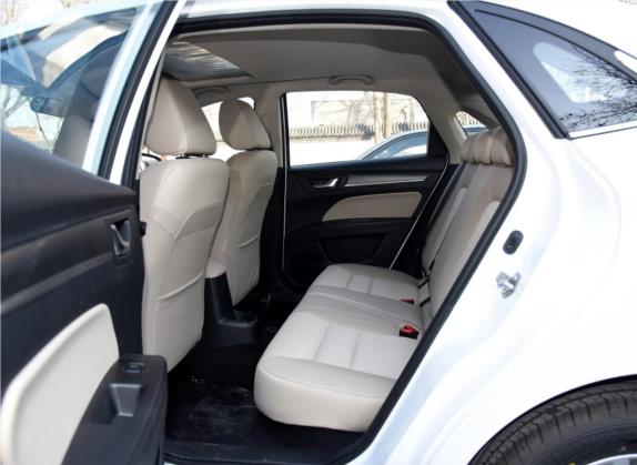 奔腾B30 2016款 1.6L 手动尊贵型 车厢座椅   后排空间