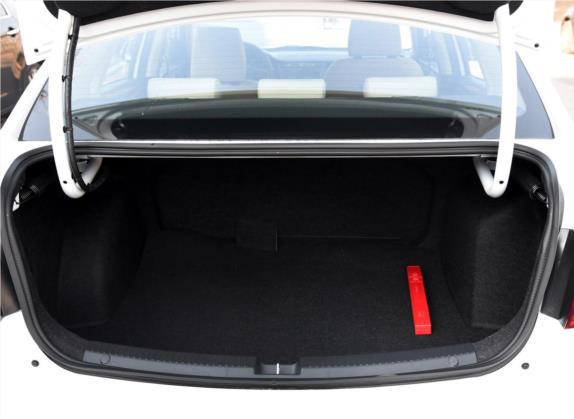 奔腾B30 2016款 1.6L 手动尊贵型 车厢座椅   后备厢