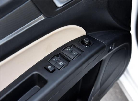 奔腾B30 2016款 1.6L 手动尊贵型 车厢座椅   门窗控制