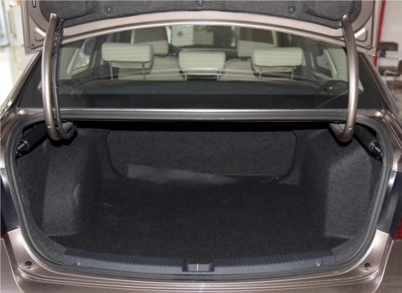 奔腾B30 2016款 1.6L 自动尊享型 车厢座椅   后备厢