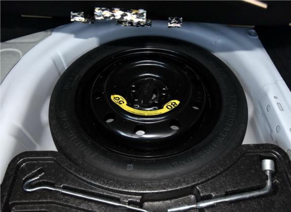 奔腾B30 2016款 1.6L 自动十周年纪念版 其他细节类   备胎