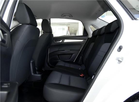 奔腾B30 2016款 1.6L 自动十周年纪念版 车厢座椅   后排空间