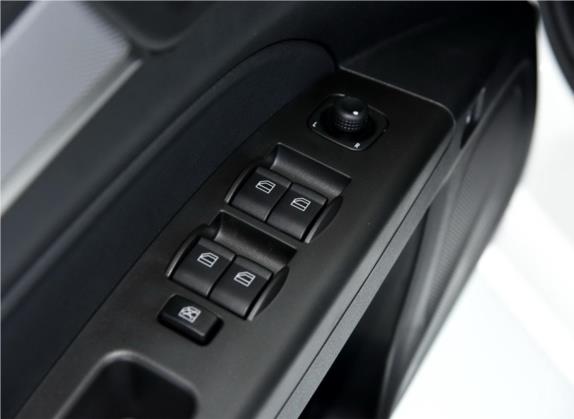 奔腾B30 2016款 1.6L 自动十周年纪念版 车厢座椅   门窗控制