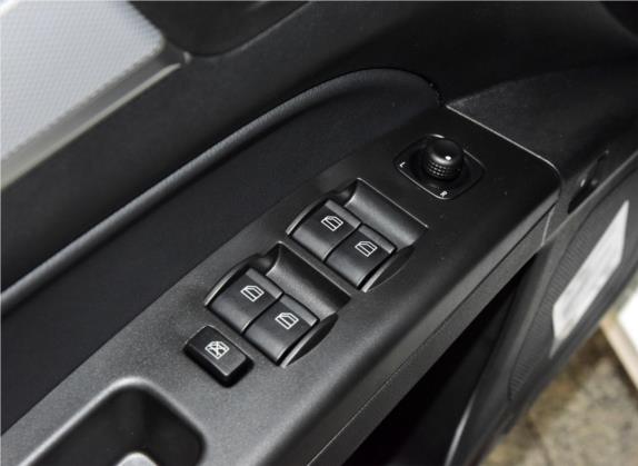 奔腾B30 2017款 1.6L 手动豪华型 车厢座椅   门窗控制