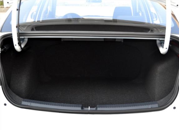 奔腾B30 2017款 1.6L 自动舒适型 车厢座椅   后备厢