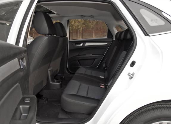 奔腾B30 2017款 1.6L 自动豪华型 车厢座椅   后排空间