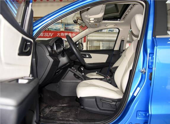 奔腾X40 2017款 1.6L 自动尊享型 车厢座椅   前排空间