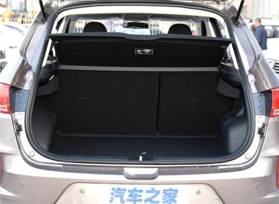 奔腾X40 2017款 1.6L 手动舒适型 车厢座椅   后备厢