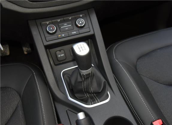 奔腾X40 2017款 1.6L 手动舒适型 中控类   挡把