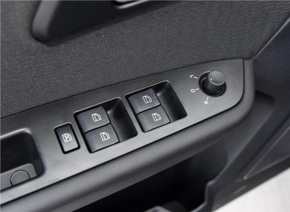 奔腾X40 2017款 1.6L 手动舒适型 车厢座椅   门窗控制