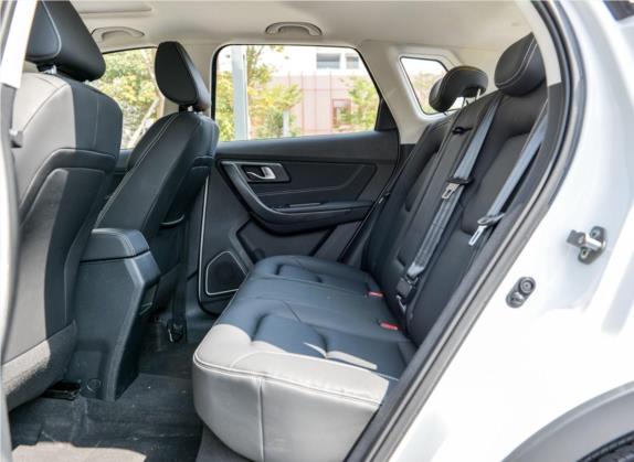 奔腾X40 2017款 1.6L 手动尊贵型 车厢座椅   后排空间