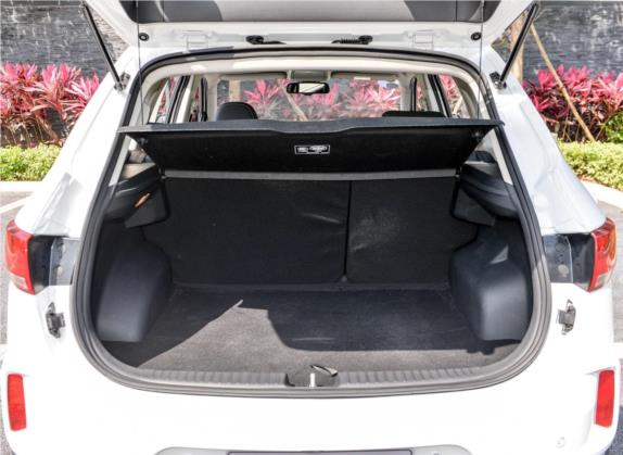 奔腾X40 2017款 1.6L 手动尊贵型 车厢座椅   后备厢