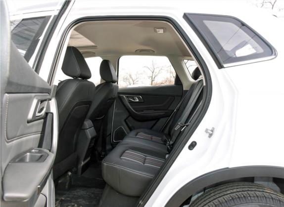 奔腾X40 2017款 1.6L 自动豪华型 车厢座椅   后排空间